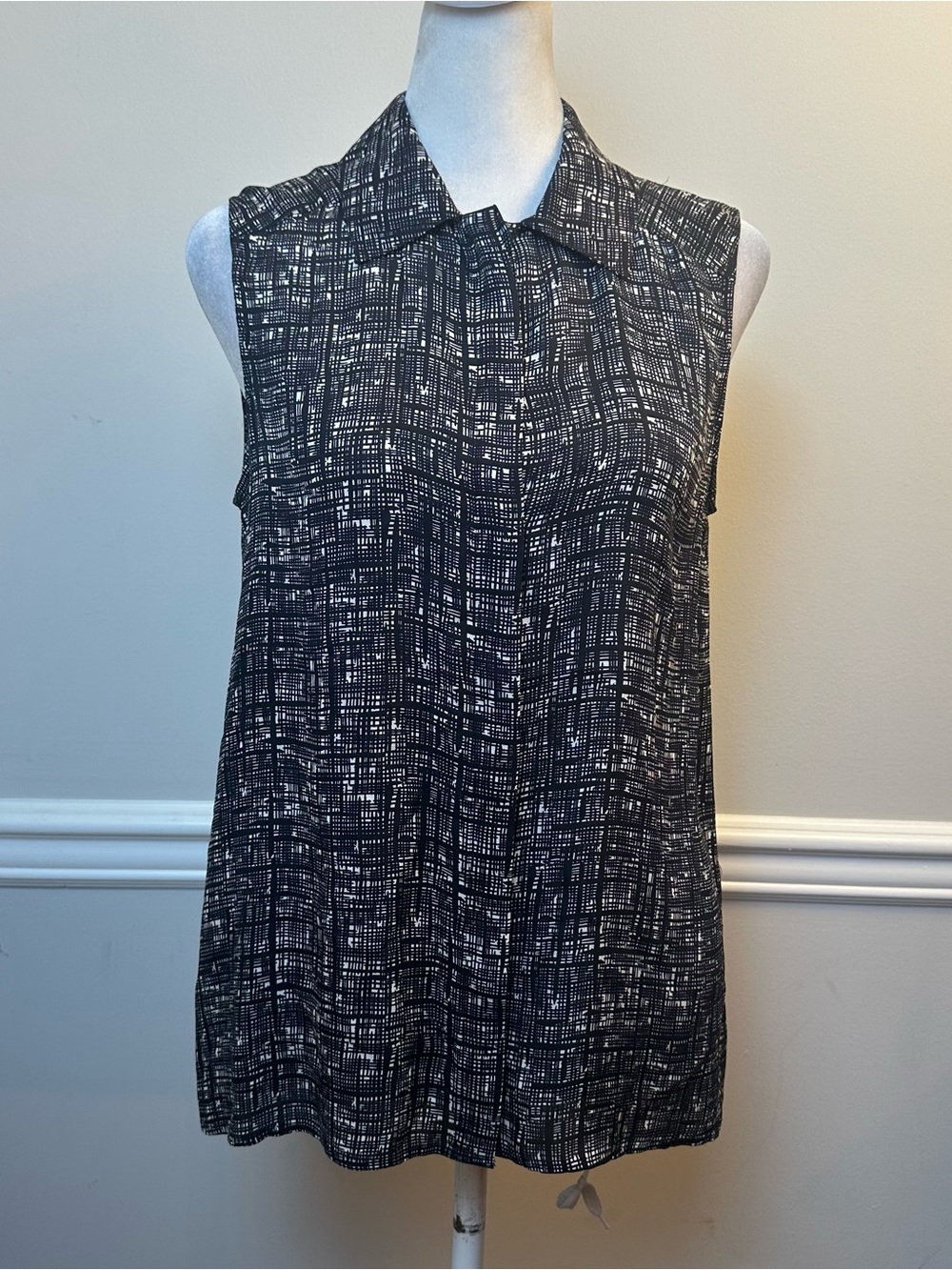 Theory Black & White Silk Sleeveless Collared Blouse S